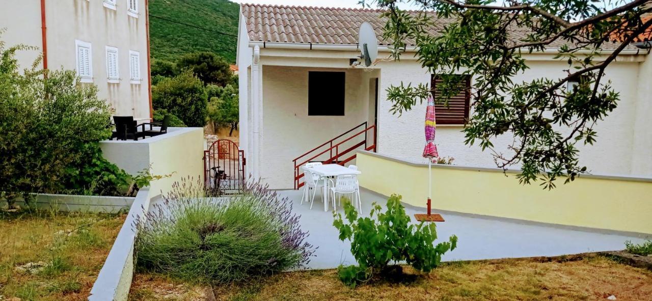 Apartments Tatjana Martinšćica エクステリア 写真