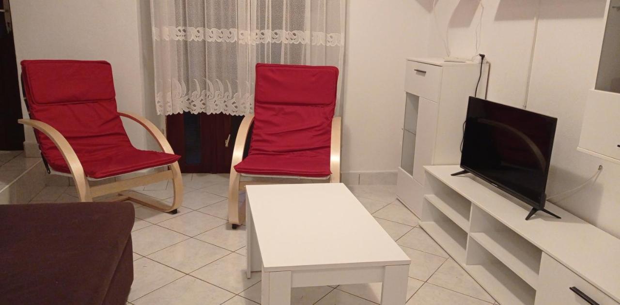 Apartments Tatjana Martinšćica エクステリア 写真