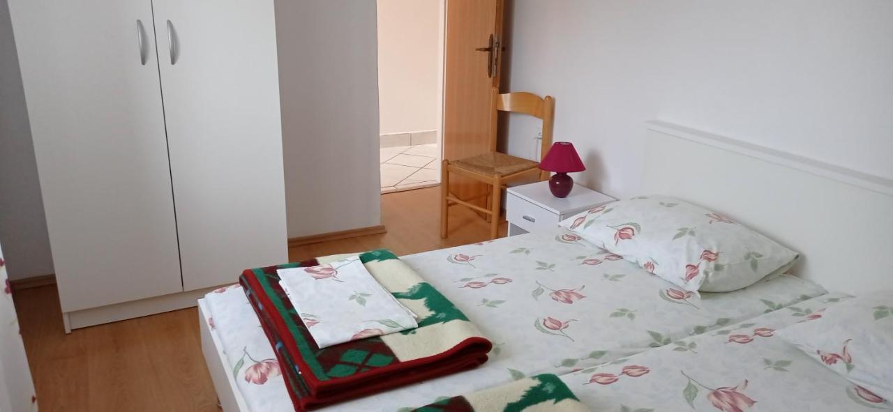 Apartments Tatjana Martinšćica エクステリア 写真