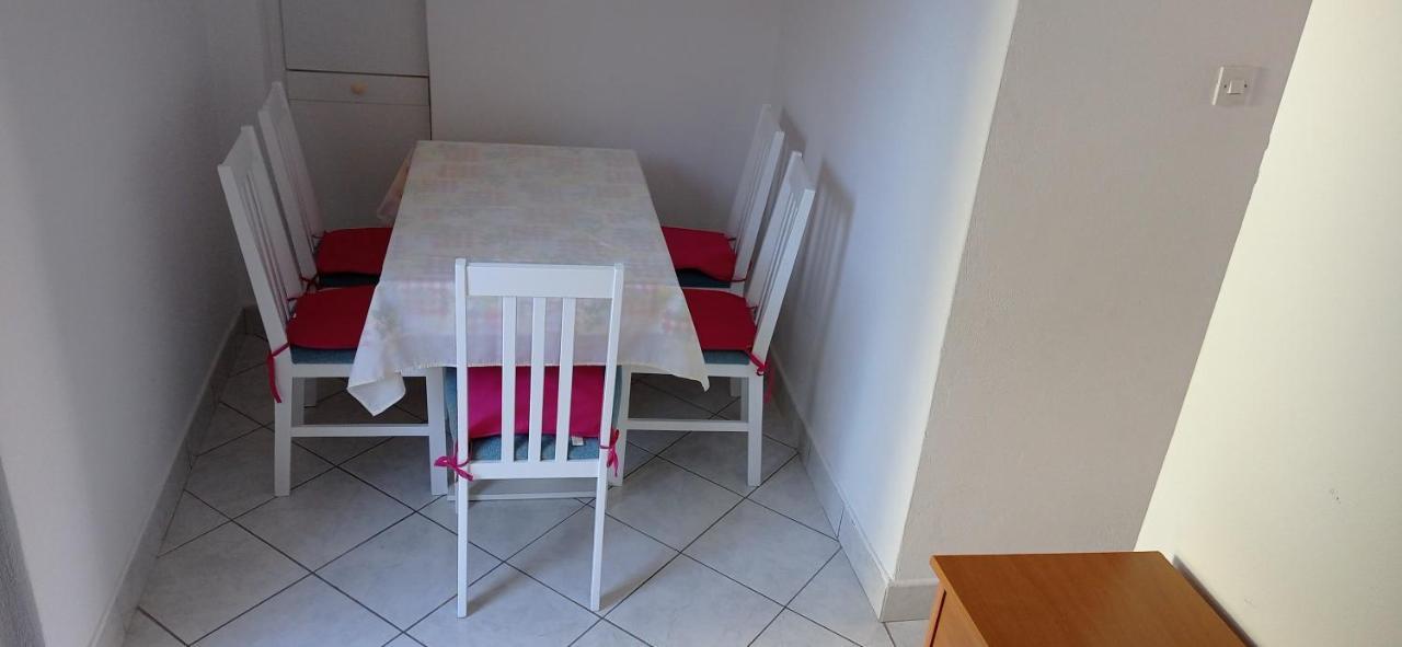 Apartments Tatjana Martinšćica エクステリア 写真