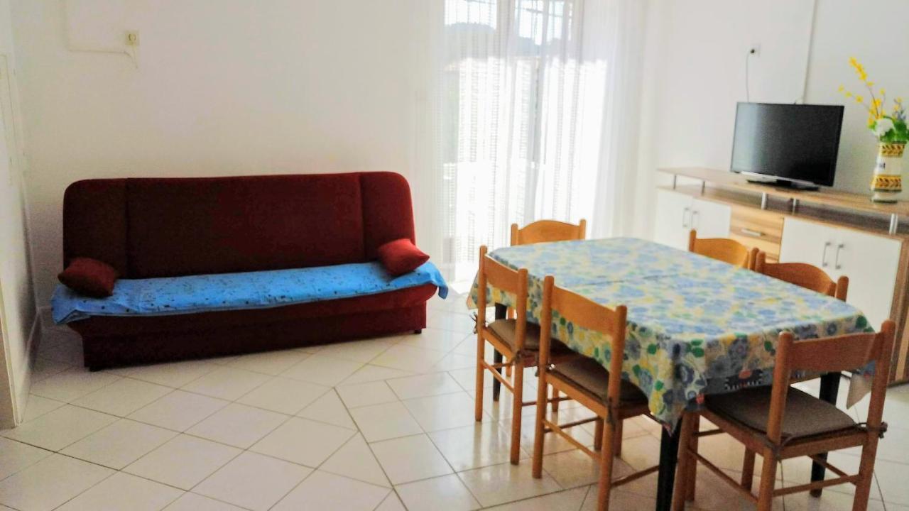 Apartments Tatjana Martinšćica エクステリア 写真